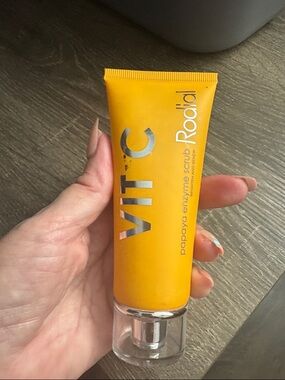 Rodial VIT C PAPAYA ENZYME SCRUB $50 RV